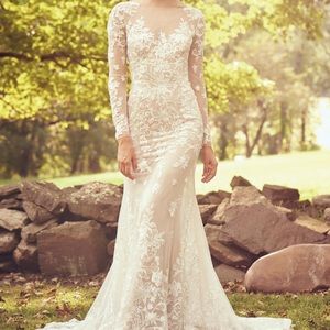 Long Sleeve Chic Lace Wedding Gown NWT
